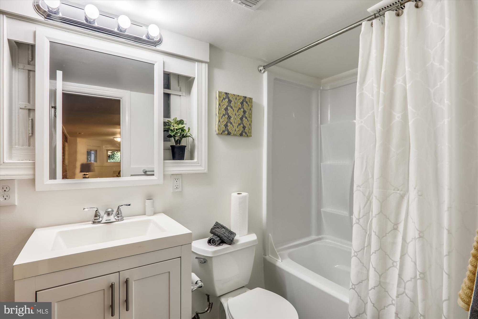 1338 Spring Road Northwest Washington, DC 20010 - Photo 34 of 44 Beautifully Appointed Full Bathroom