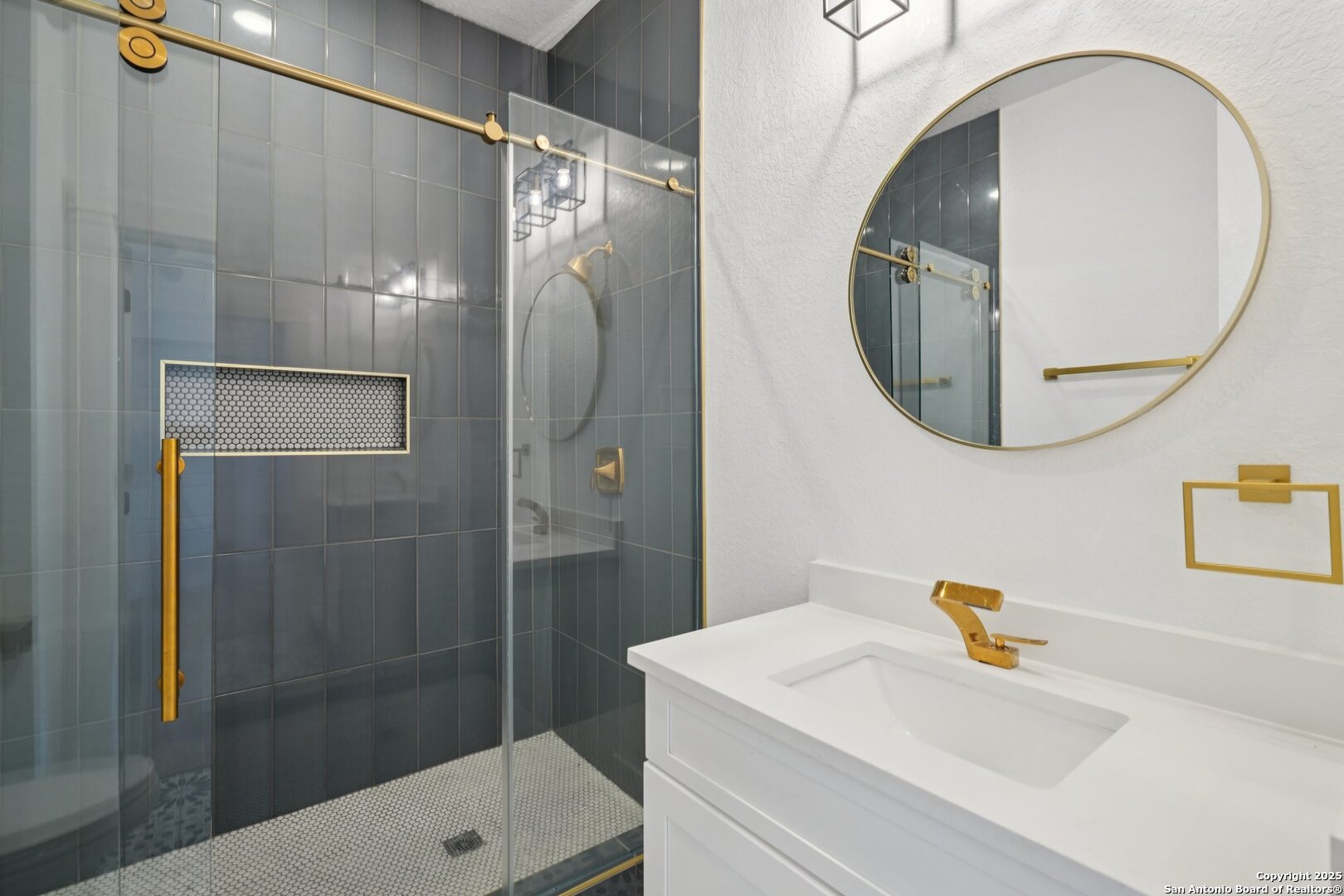 505 Rigsby Avenue San Antonio, TX 78210 - Photo 27 of 29 a bathroom with a sink a toilet and shower