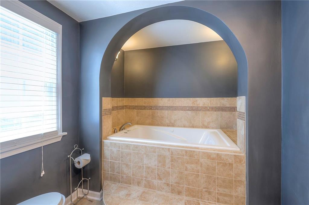 6733 Rockhill Road Kansas City, MO 64131 - Photo 32 of 43