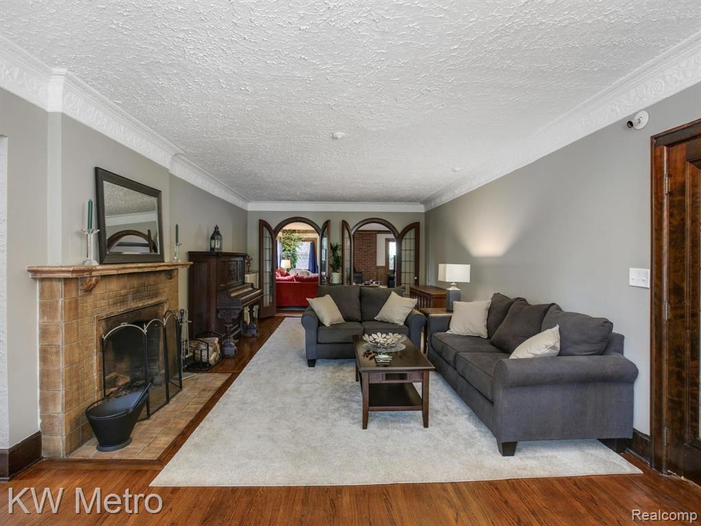 1235 Yorkshire Road Grosse Pointe Park, MI 48230 - Photo 13 of 51