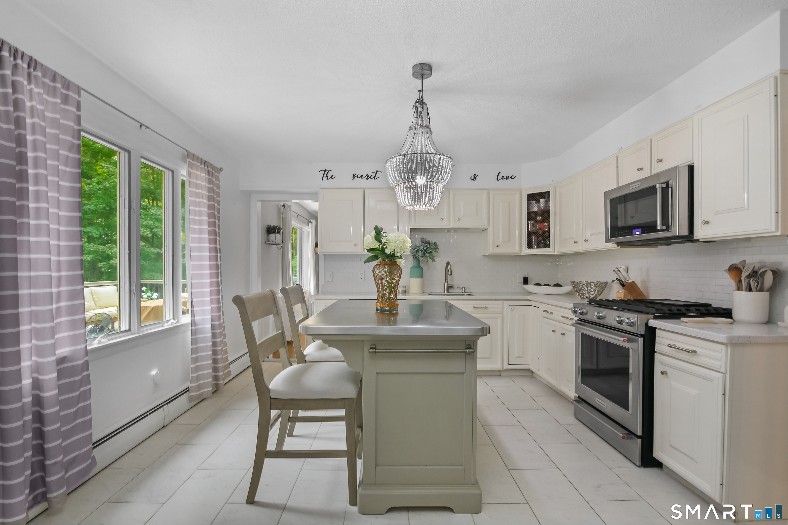 244 Strobel Road Trumbull, CT 06611 - Photo 5 of 34