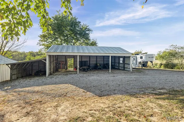 $825,000 | 1053 Gilmore Lake Road, Waterloo, IL 62298