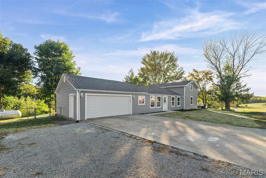 1053 Gilmore Lake Road Waterloo, IL 62298 - Photo 2 of 82