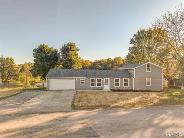 $825,000 | 1053 Gilmore Lake Road, Waterloo, IL 62298