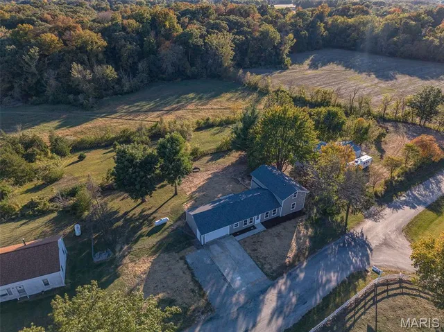 $825,000 | 1053 Gilmore Lake Road, Waterloo, IL 62298