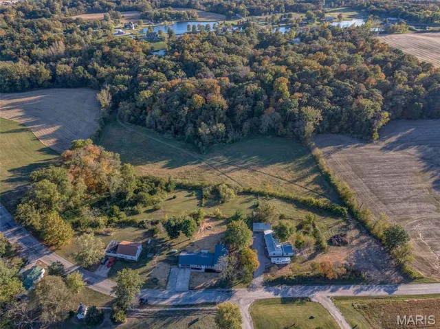 $825,000 | 1053 Gilmore Lake Road, Waterloo, IL 62298