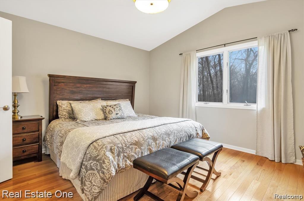3511 Fenton Road Hartland, MI 48353 - Photo 19 of 47 Primary Bedroom EnSuite