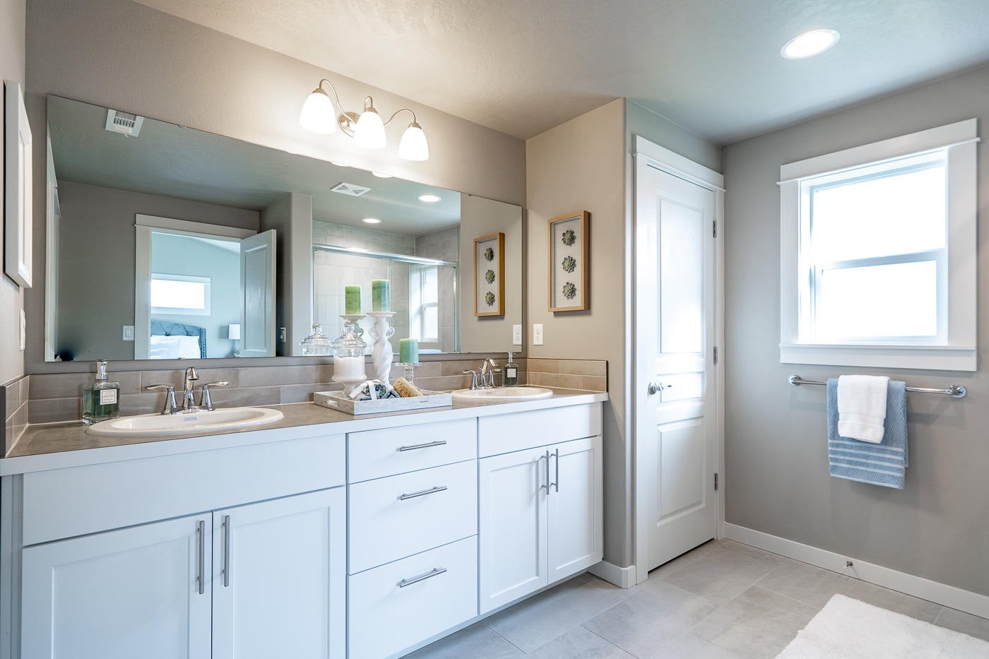 56269 Bufflehead Road Bend, OR 97707 - Photo 9 of 15 Pacific Master Bathroom