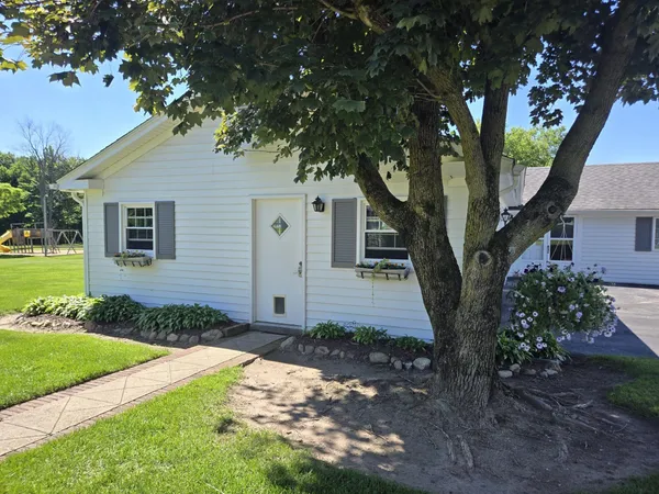 $3,499,999 | 3371 Noble Road, Oxford, MI 48370