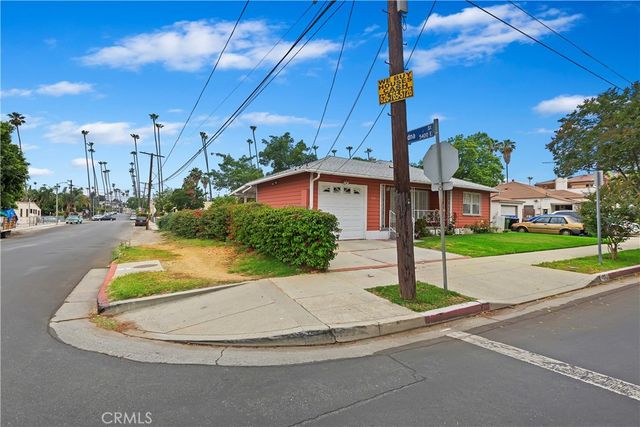 a view of a street with house