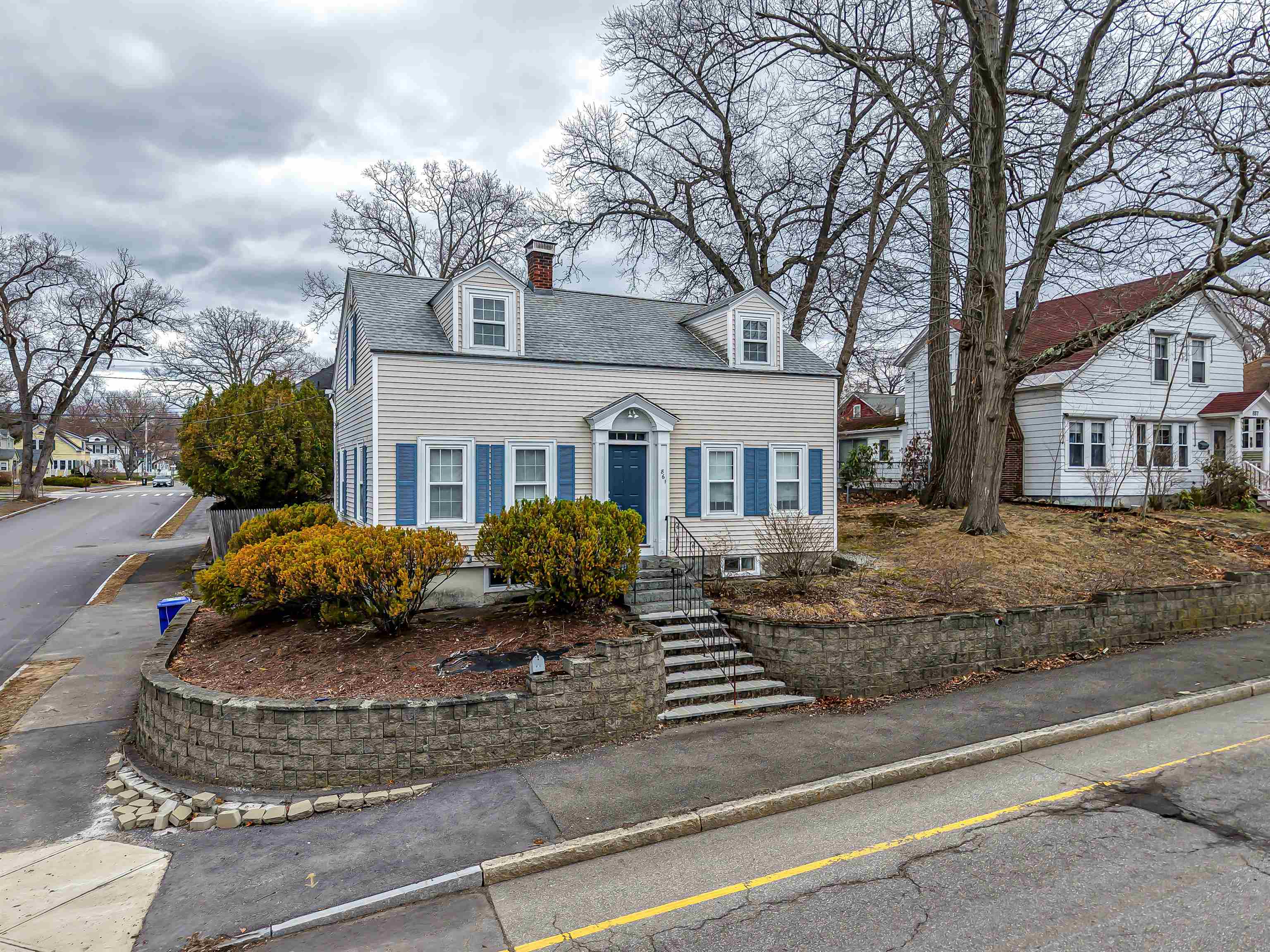 861 Beech Street Manchester, NH 03104 - Photo 3 of 39