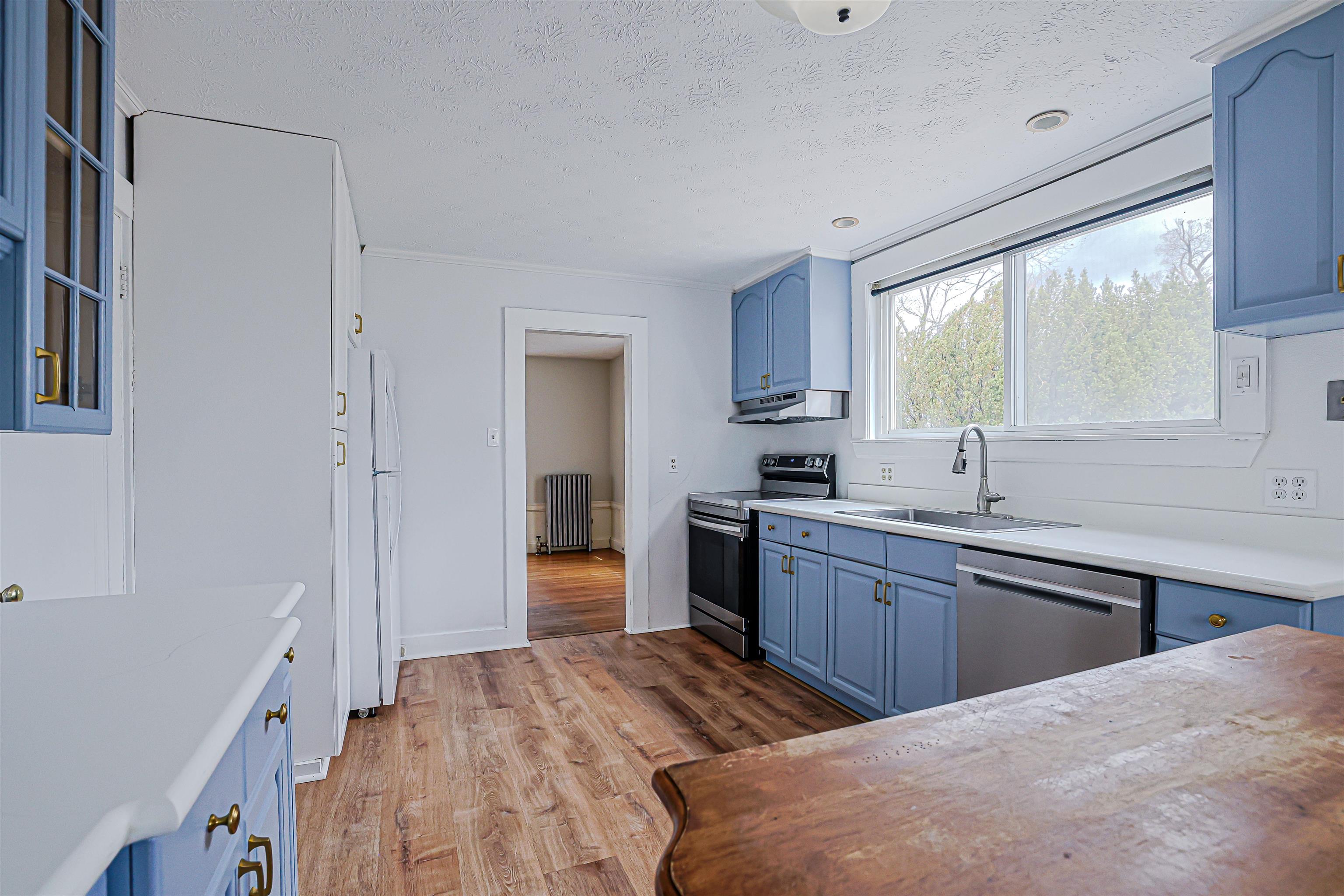 861 Beech Street Manchester, NH 03104 - Photo 5 of 39