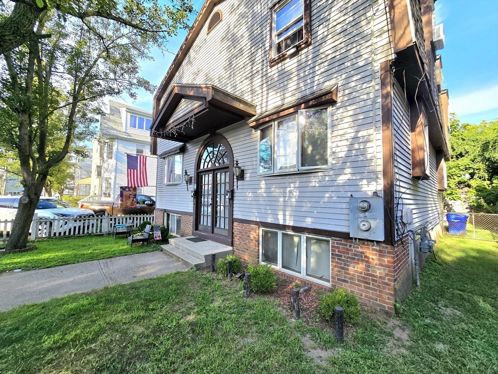51-53 Lansing Place Springfield, MA 01108 - Photo 3 of 42 Gallery Image 3