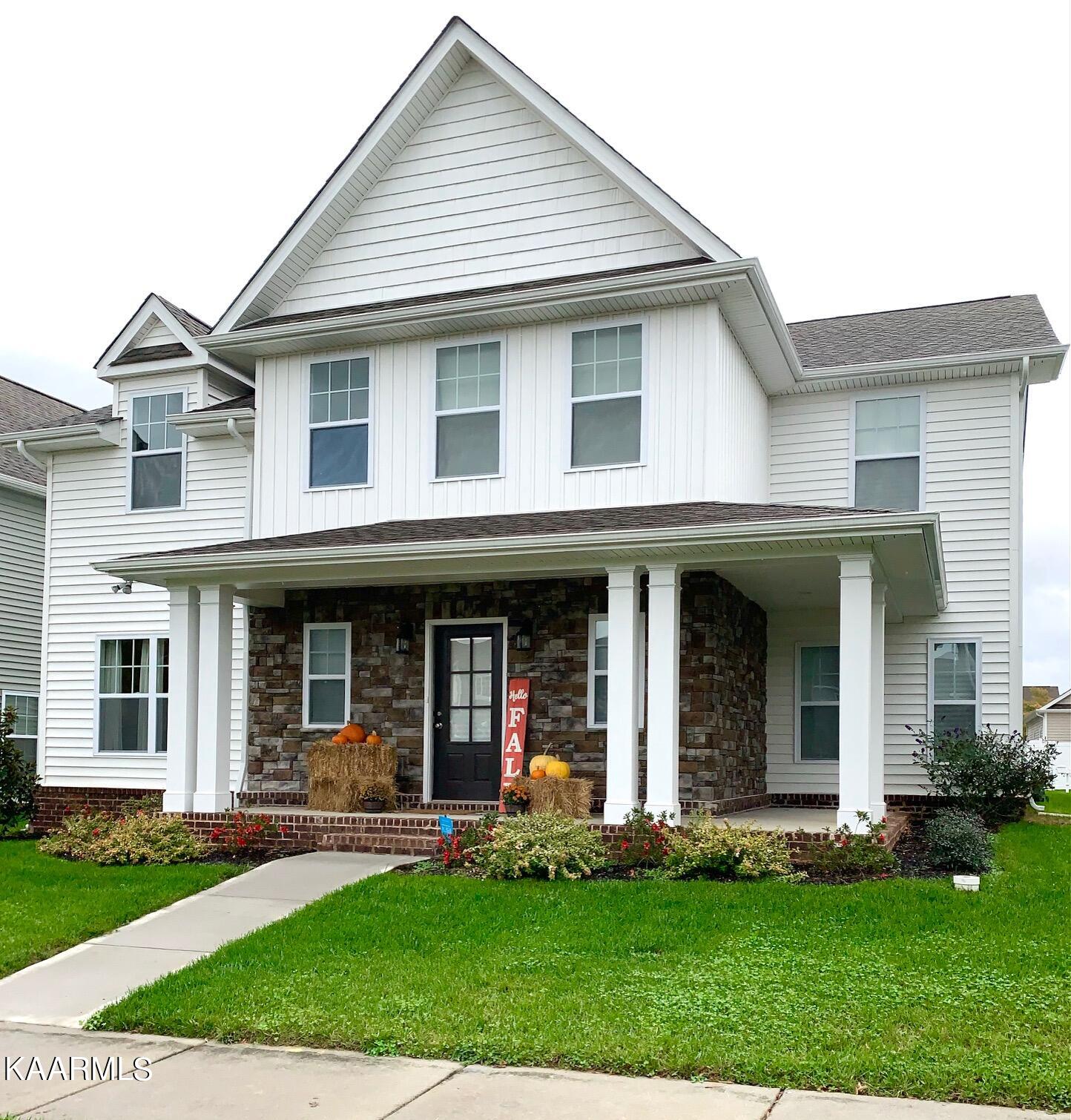 106 Hackberry Street Oak Ridge, TN 37830 - Photo 2 of 16 Welcome Home