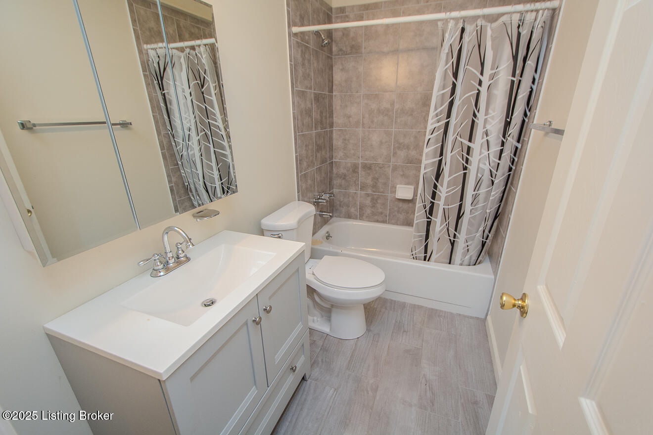 8722 James R Road Fairdale, KY 40118 - Photo 3 of 46 JamesR-28