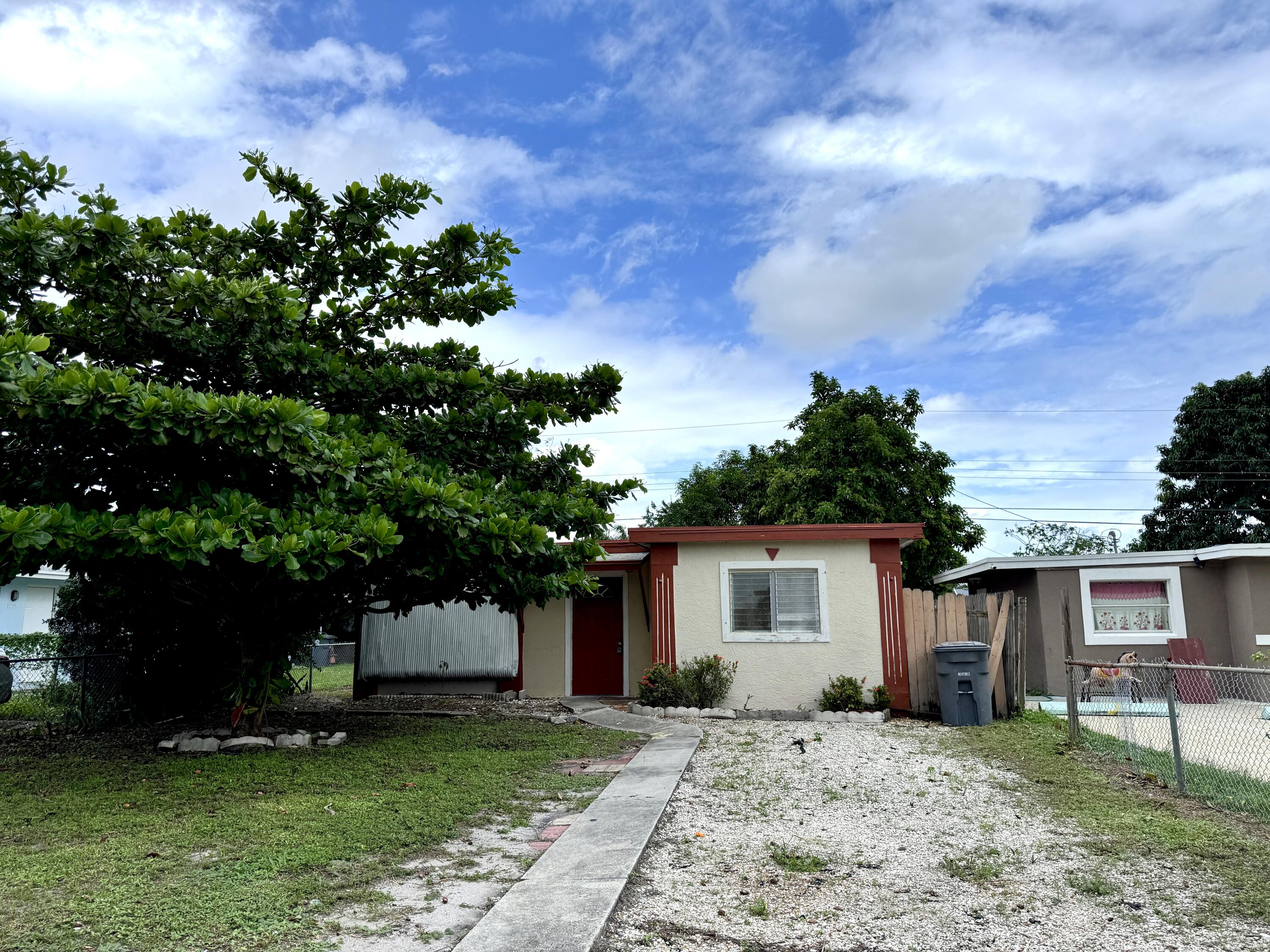1207 Alto Road Lake Worth, FL 33462 - Photo 1 of 16 IMG_7476