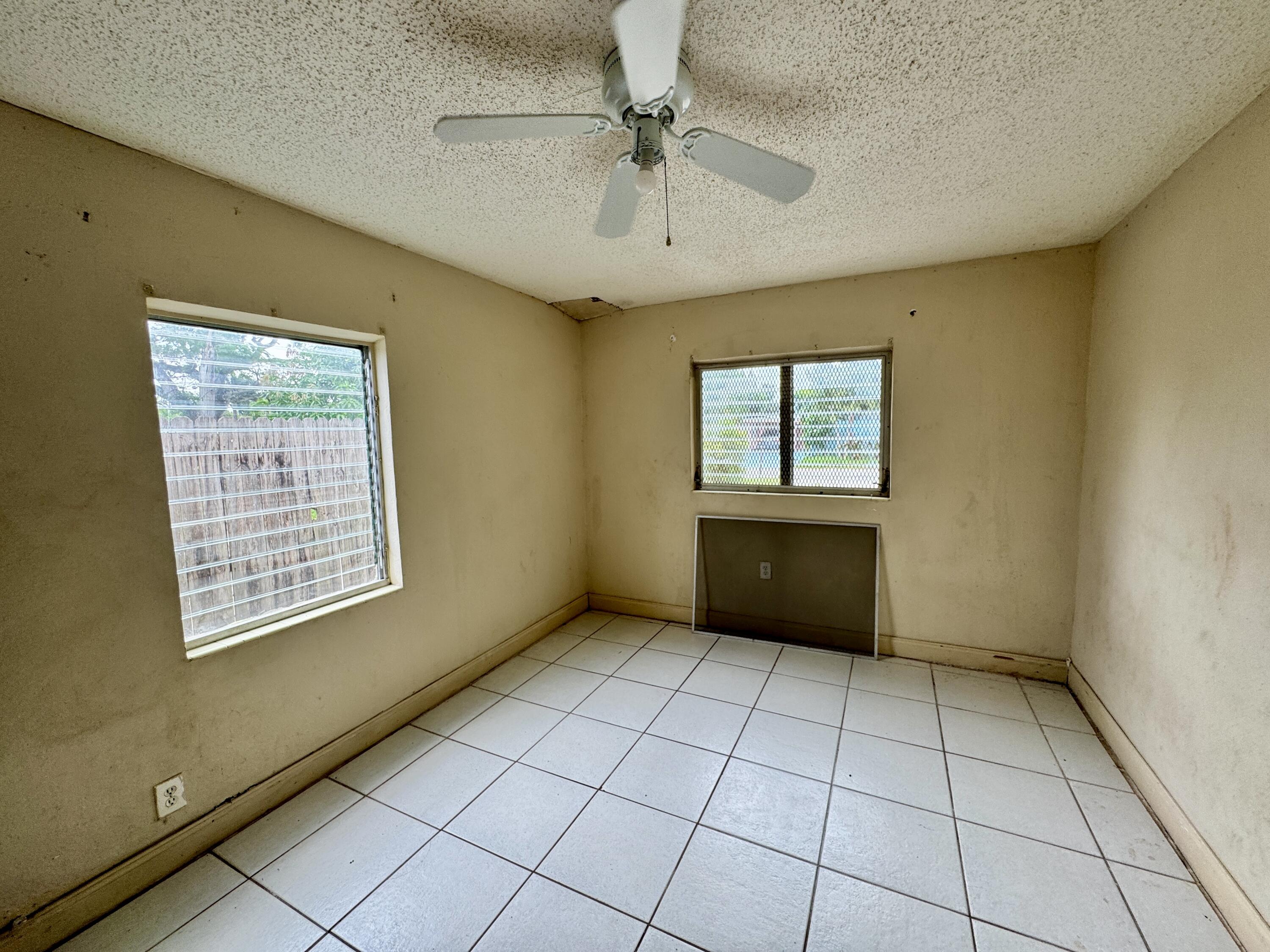 1207 Alto Road Lake Worth, FL 33462 - Photo 12 of 16 IMG_7485