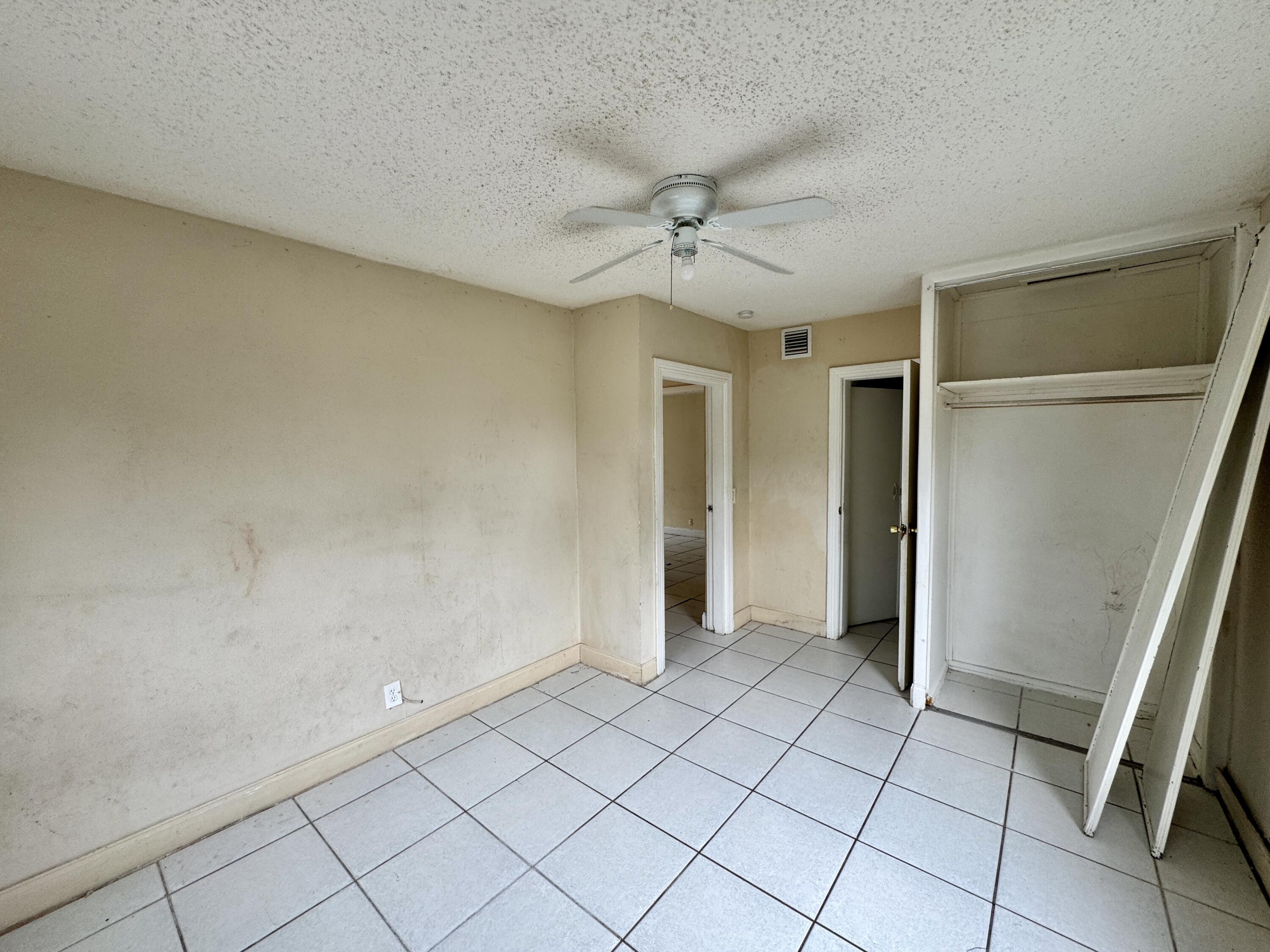 1207 Alto Road Lake Worth, FL 33462 - Photo 10 of 16 IMG_7487