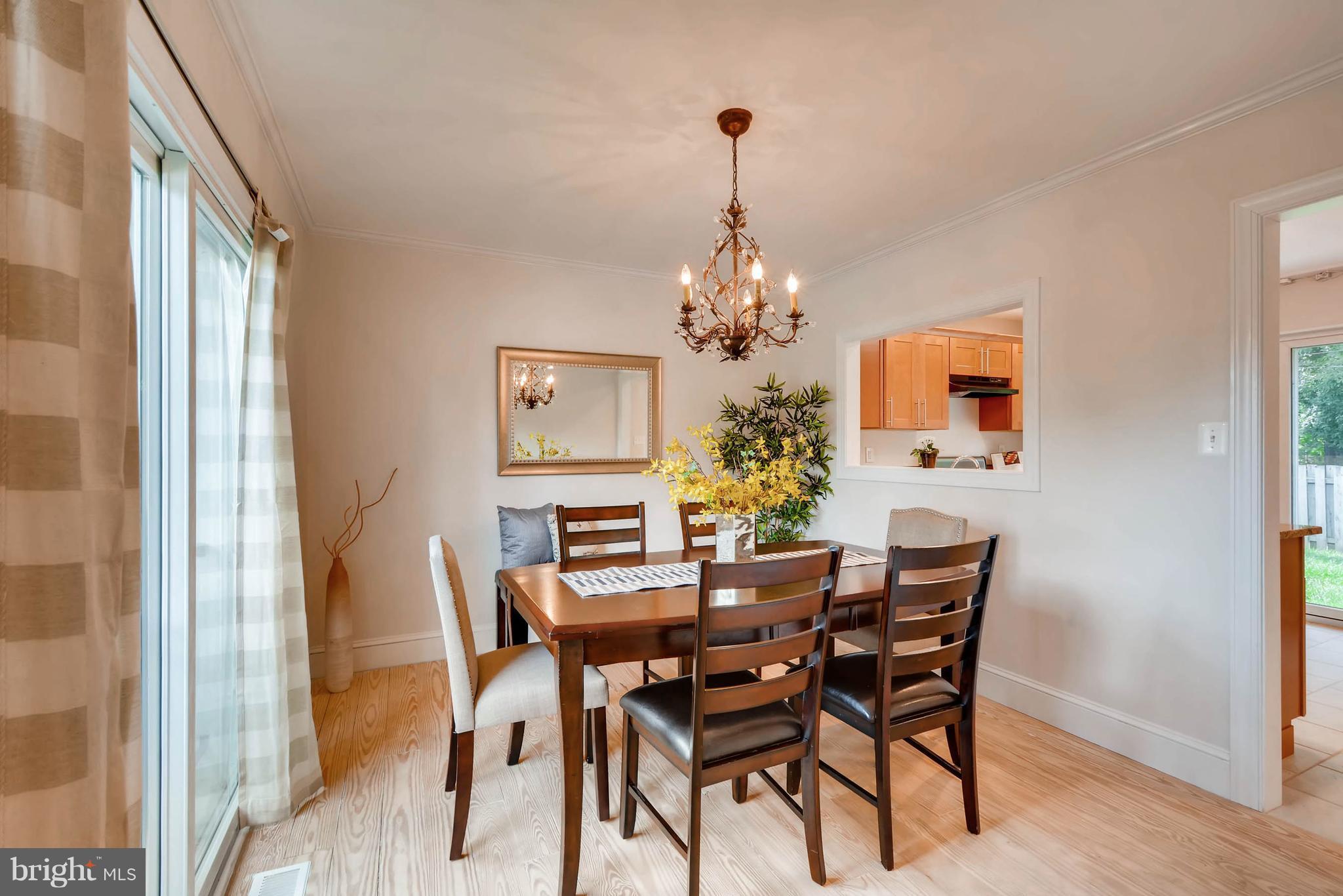 1910 Greenberry Road Baltimore, MD 21209 - Photo 11 of 30 Dining Room