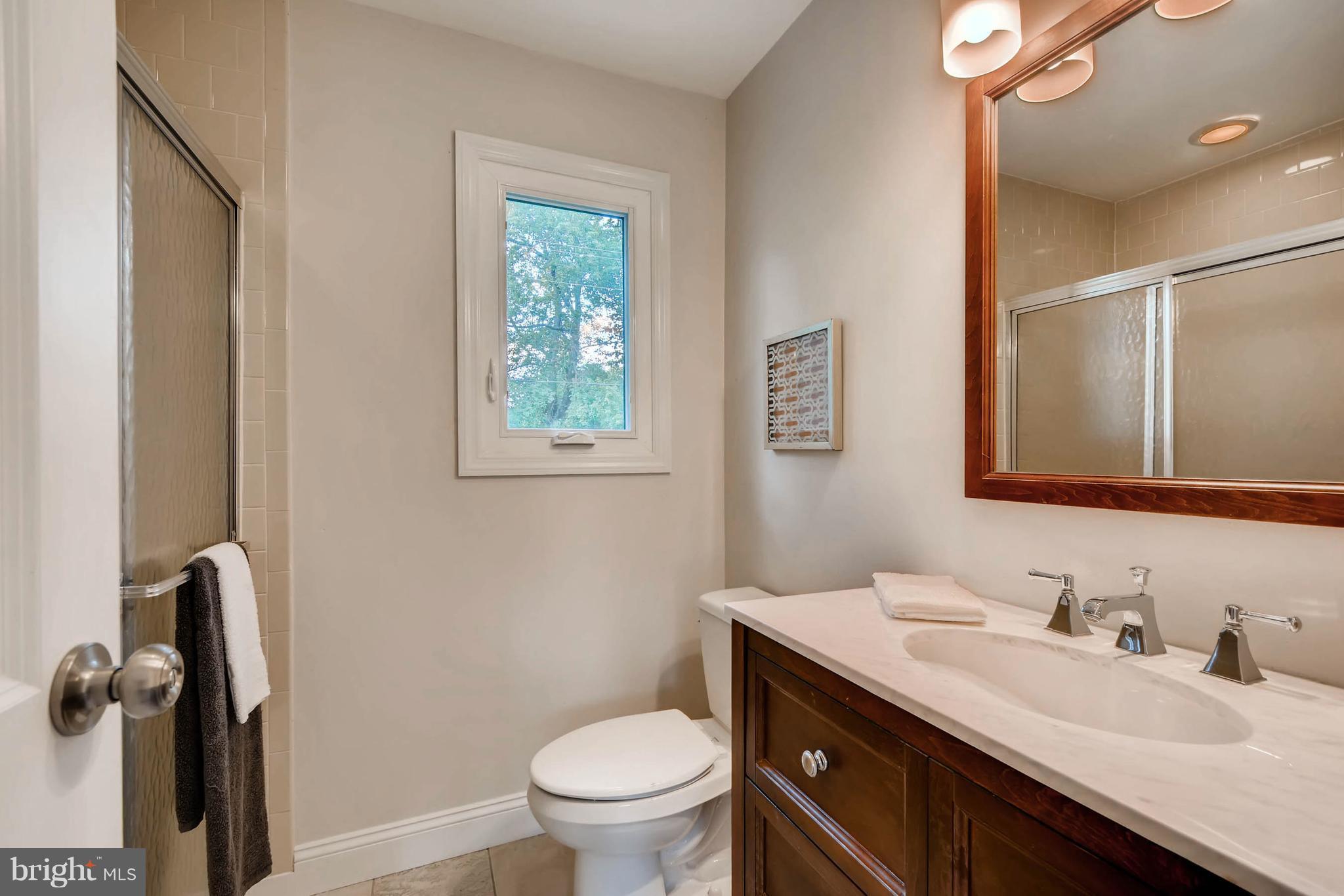 1910 Greenberry Road Baltimore, MD 21209 - Photo 20 of 30 Bath (Master)