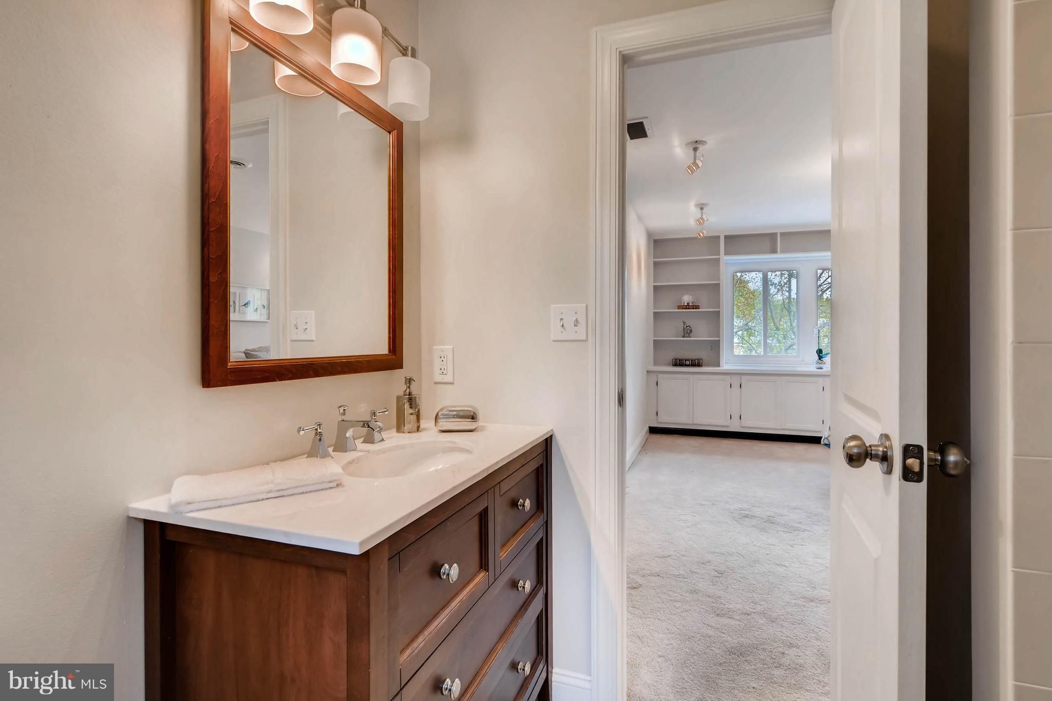 1910 Greenberry Road Baltimore, MD 21209 - Photo 21 of 30 Bath (Master)