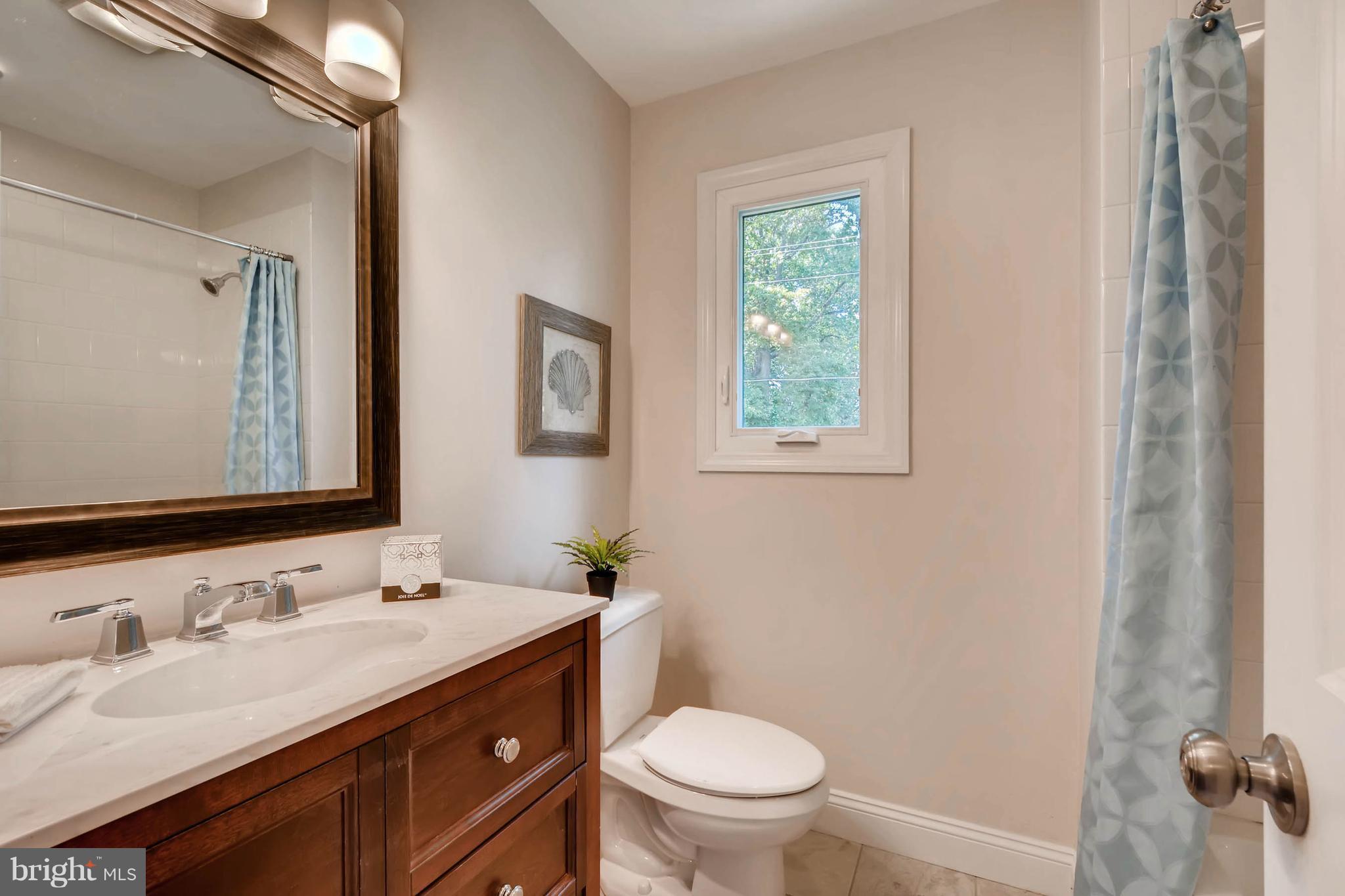 1910 Greenberry Road Baltimore, MD 21209 - Photo 23 of 30 Bath (Master)