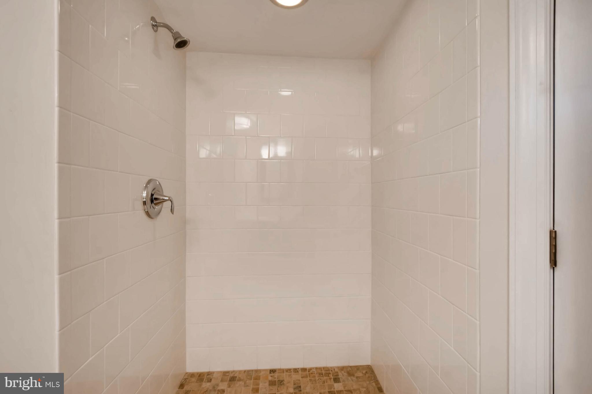 1910 Greenberry Road Baltimore, MD 21209 - Photo 26 of 30 Bath