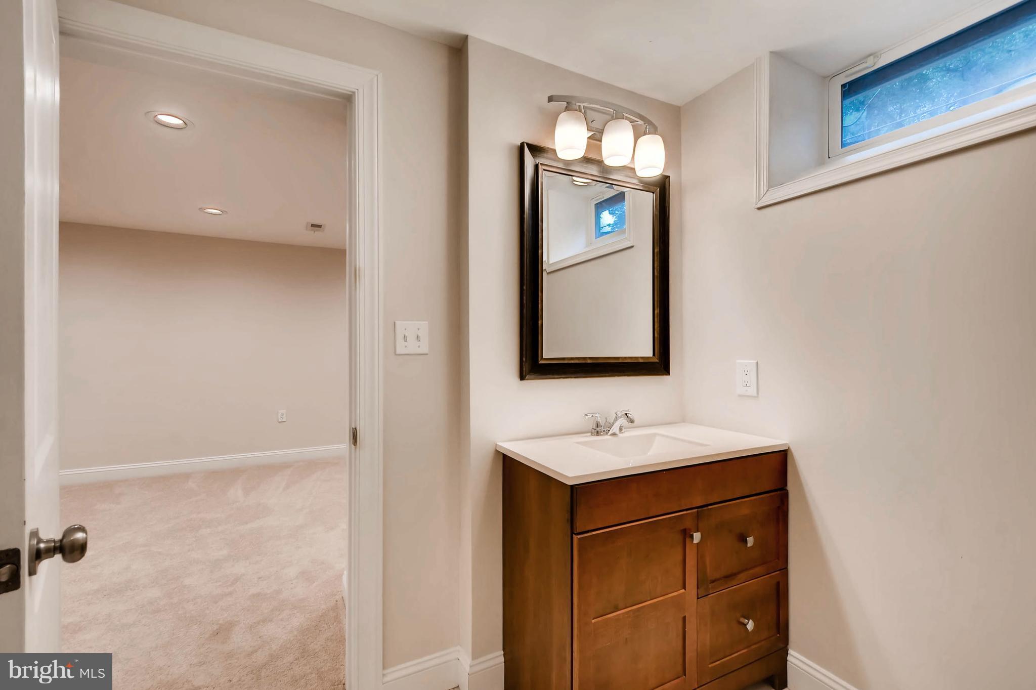 1910 Greenberry Road Baltimore, MD 21209 - Photo 27 of 30 Bath