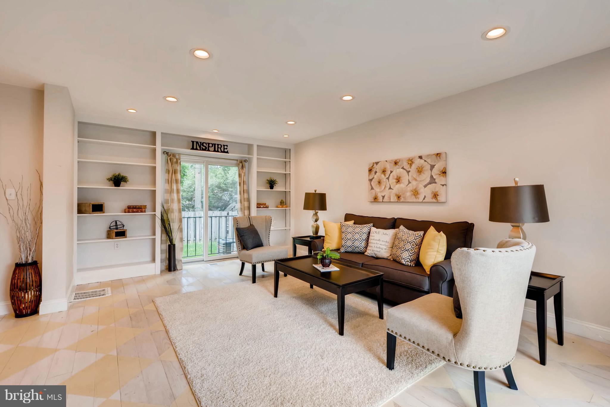 1910 Greenberry Road Baltimore, MD 21209 - Photo 9 of 30 Living Room