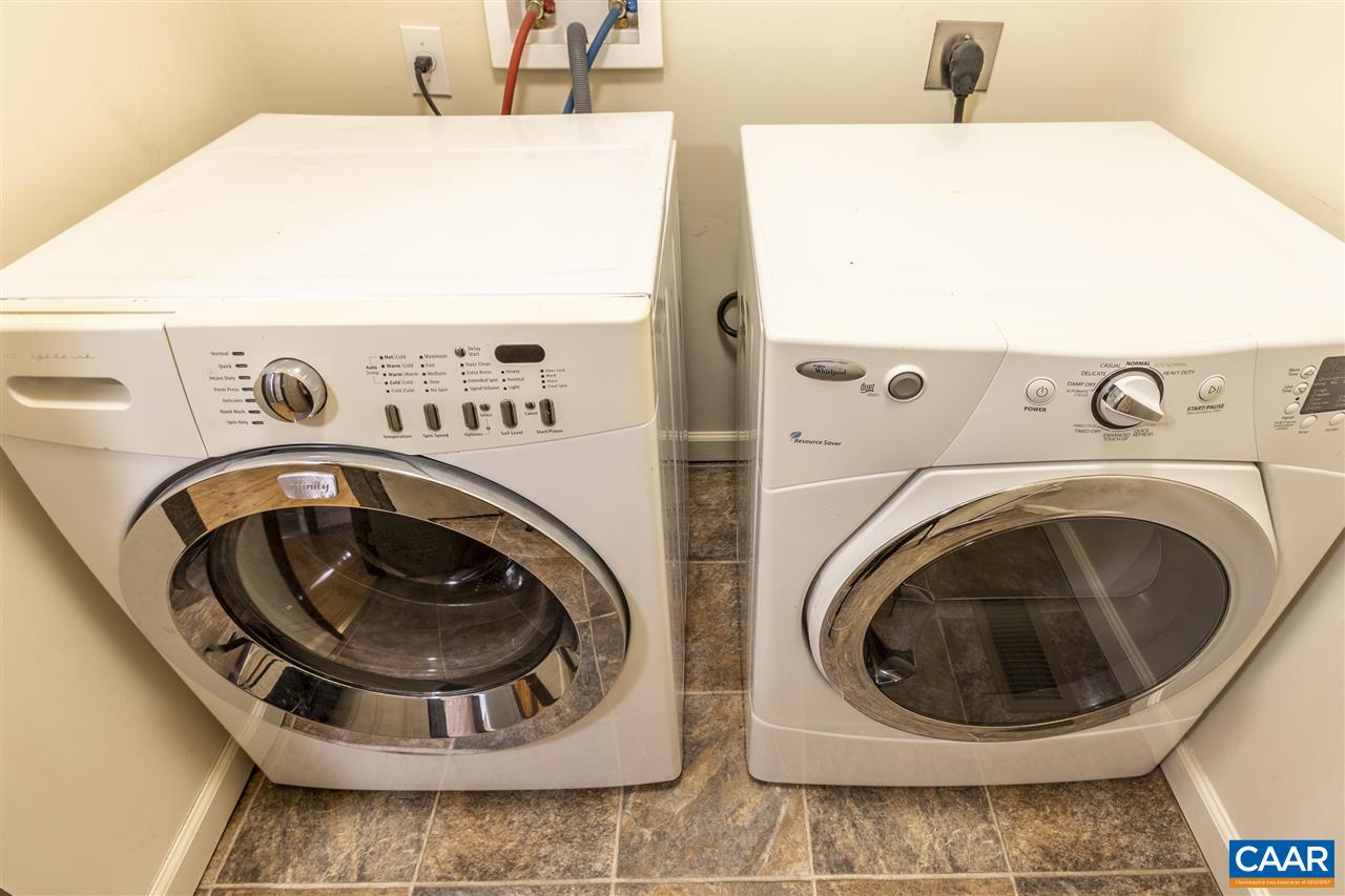703 George James Loop Radiant, VA 22732 - Photo 16 of 48 a utility room with dryer and washer