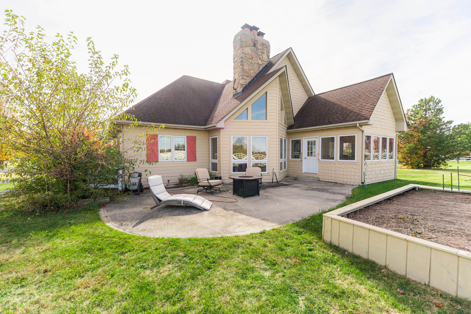 2601 North 3653rd Road Sheridan, IL 60551 - Photo 45 of 85 a view of a house with backyard and sitting area