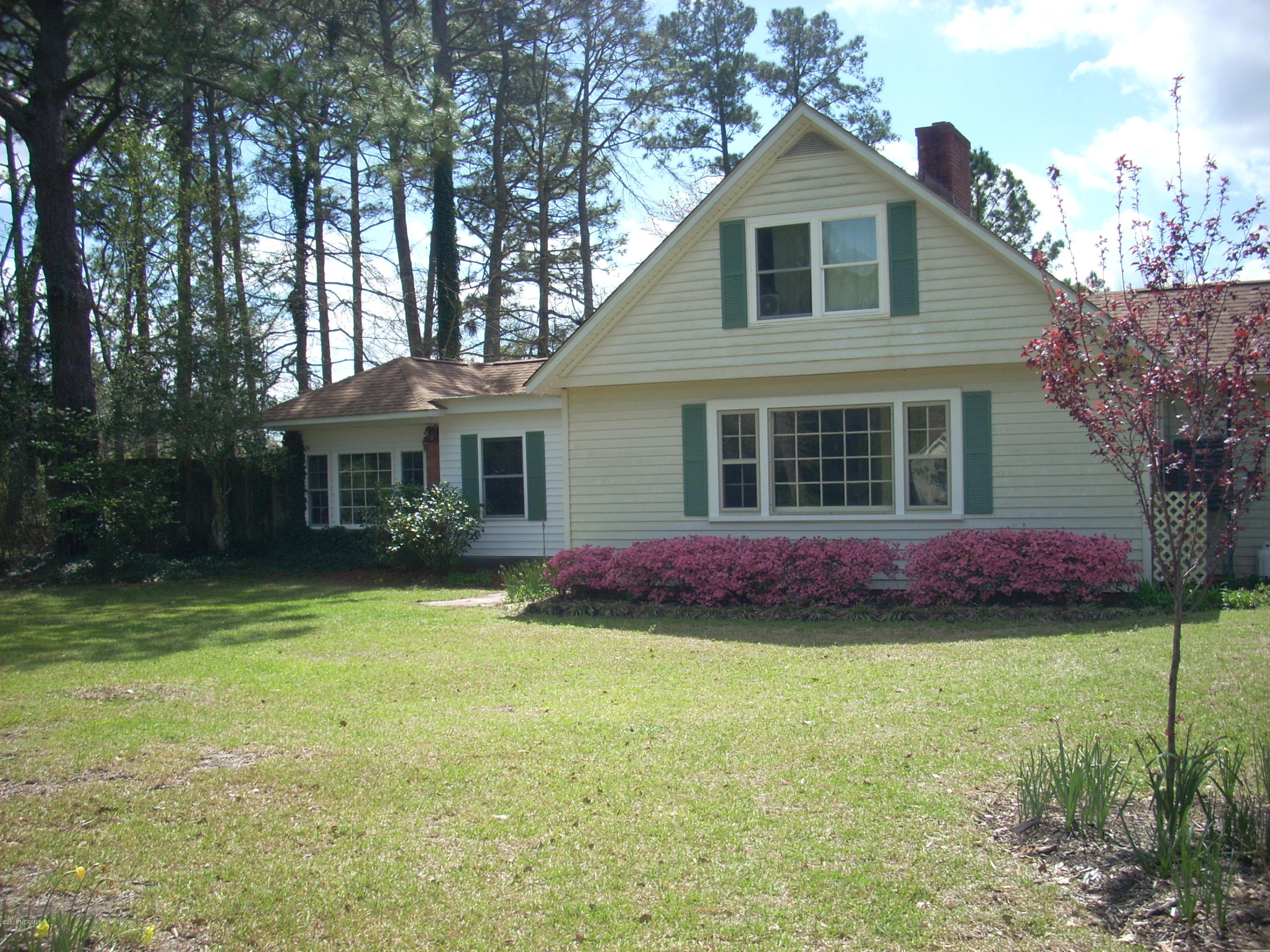 407 Sandy Point Road New Bern, NC 28560 - Photo 1 of 22 407 Sandy Point Rd