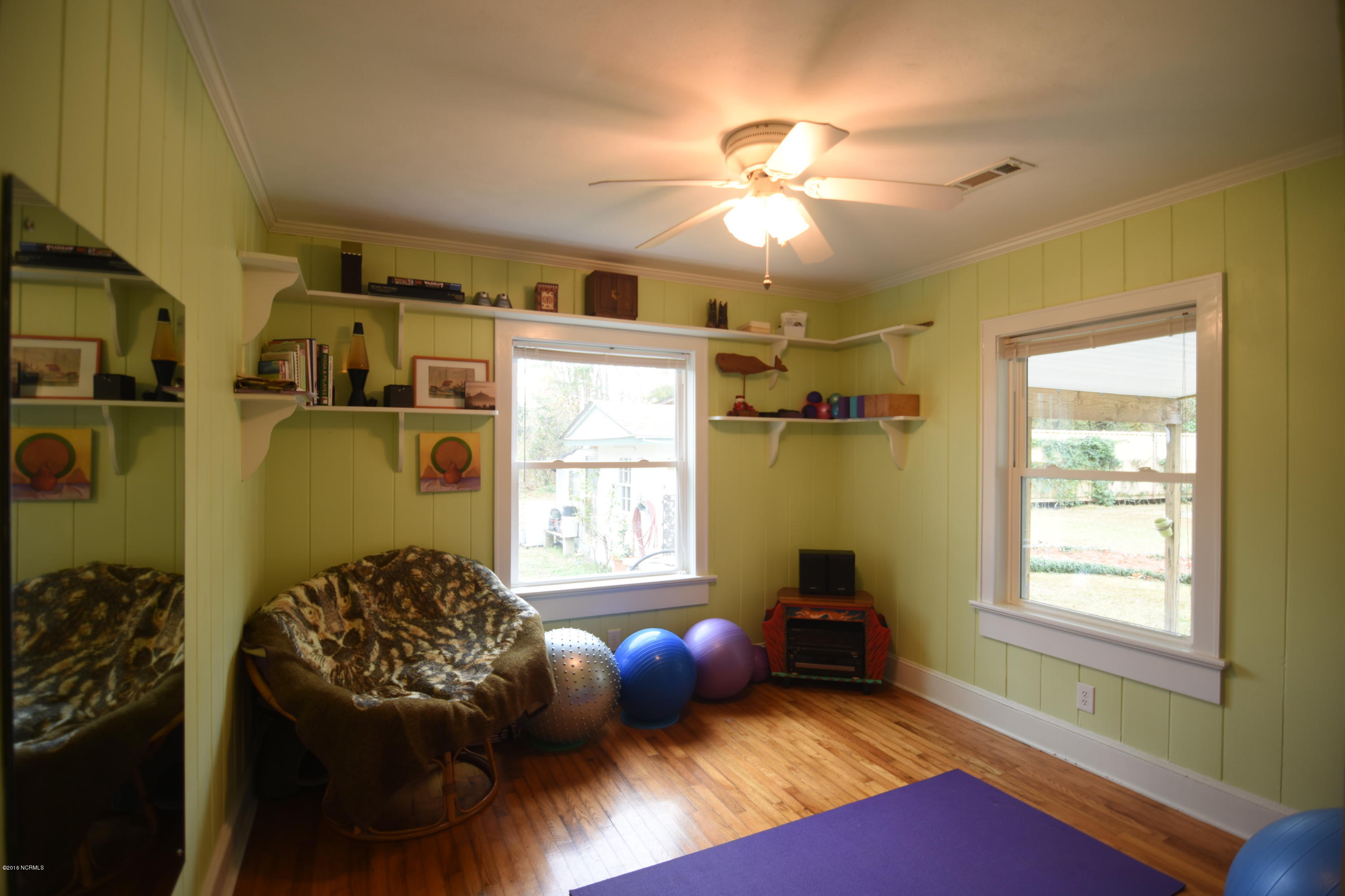 407 Sandy Point Road New Bern, NC 28560 - Photo 16 of 22 Guest Bedroom