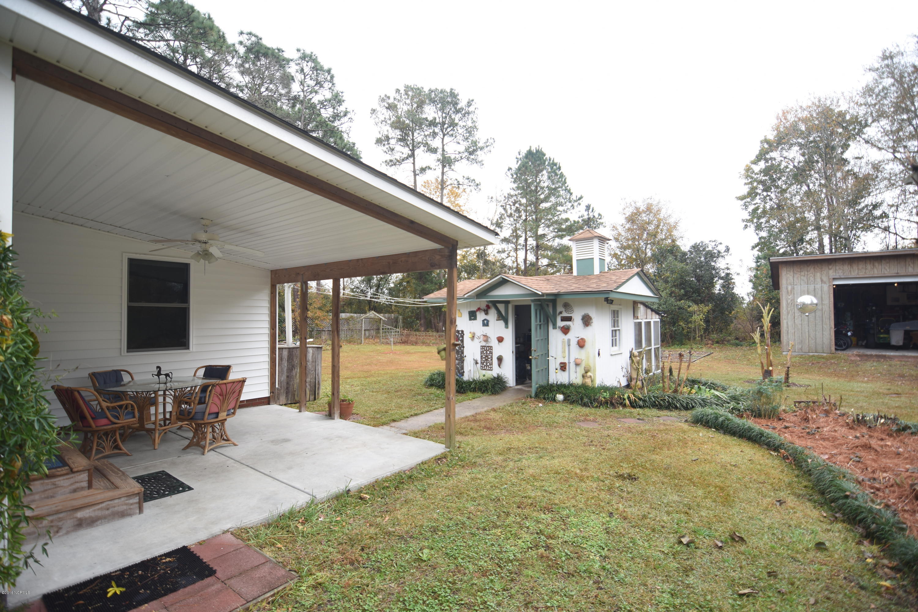 407 Sandy Point Road New Bern, NC 28560 - Photo 21 of 22 Backyard