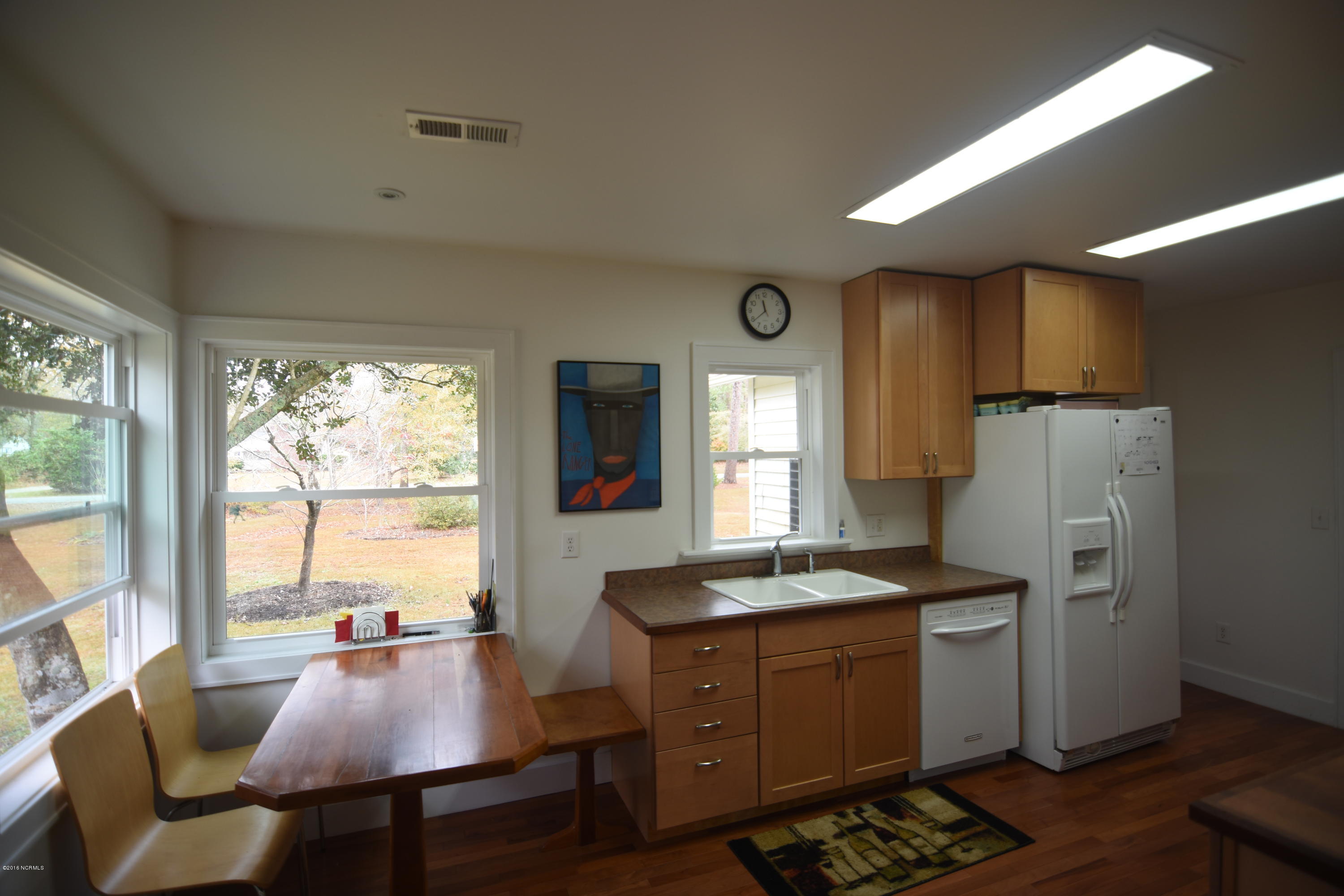 407 Sandy Point Road New Bern, NC 28560 - Photo 5 of 22 Kitchen