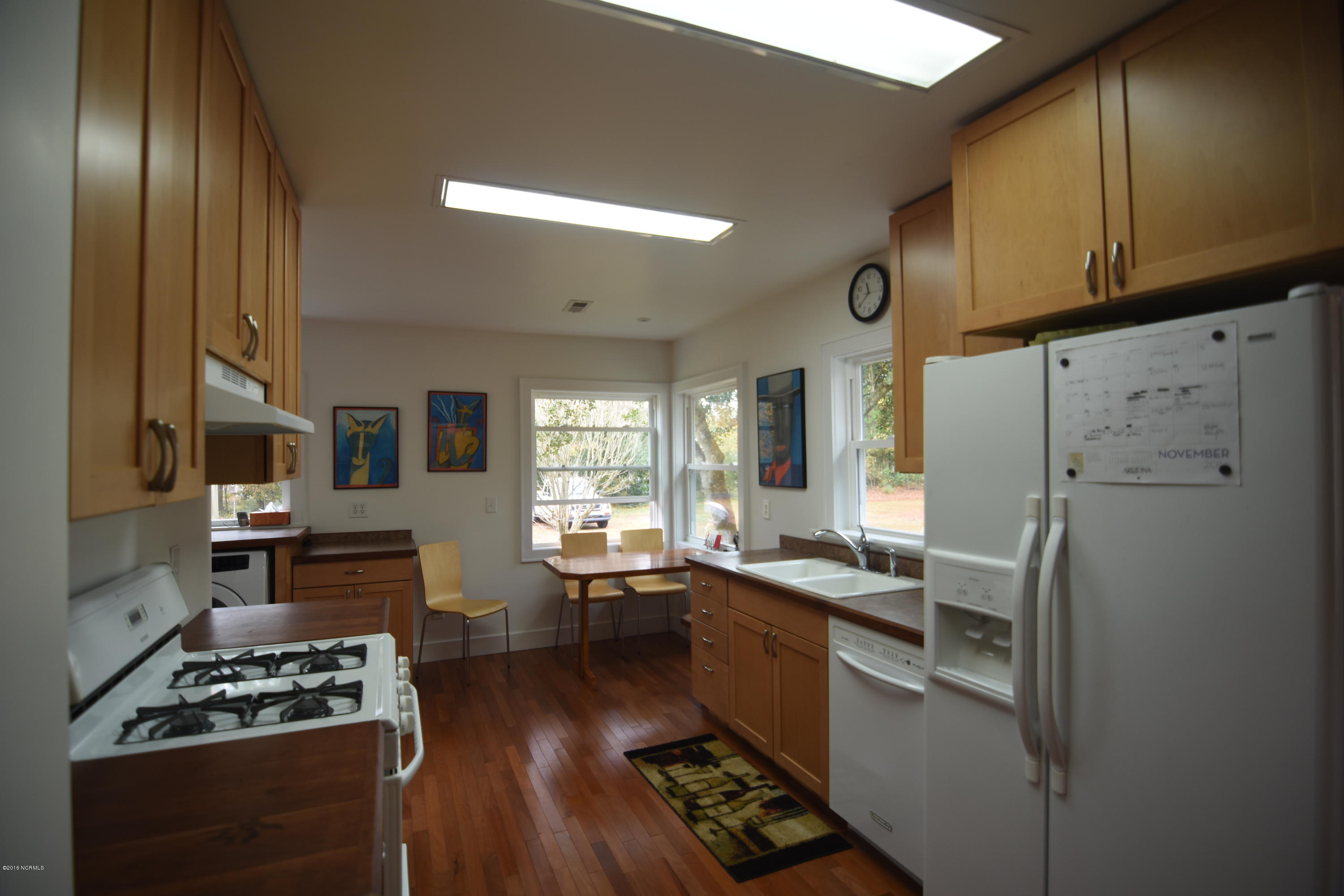 407 Sandy Point Road New Bern, NC 28560 - Photo 6 of 22 Kitchen
