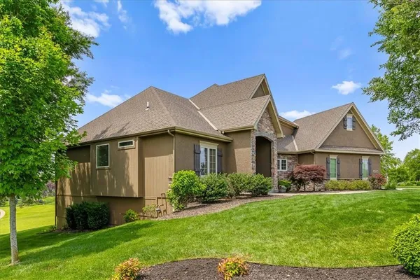 $950,000 | 11775 Northwest 81 Street, Parkville, MO 64152