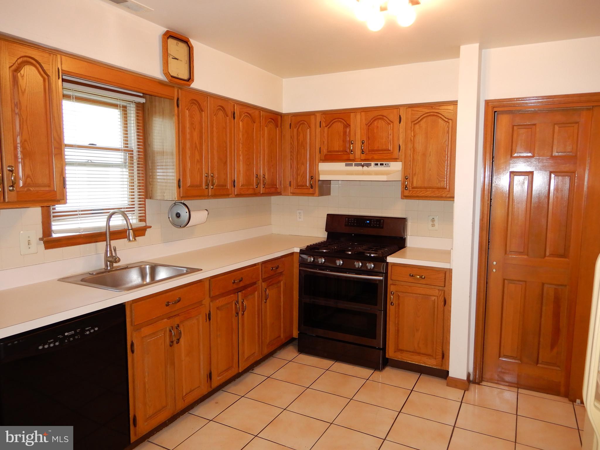 9755 Krewstown Road Philadelphia, PA 19115 - Photo 10 of 32 Gallery Image 10