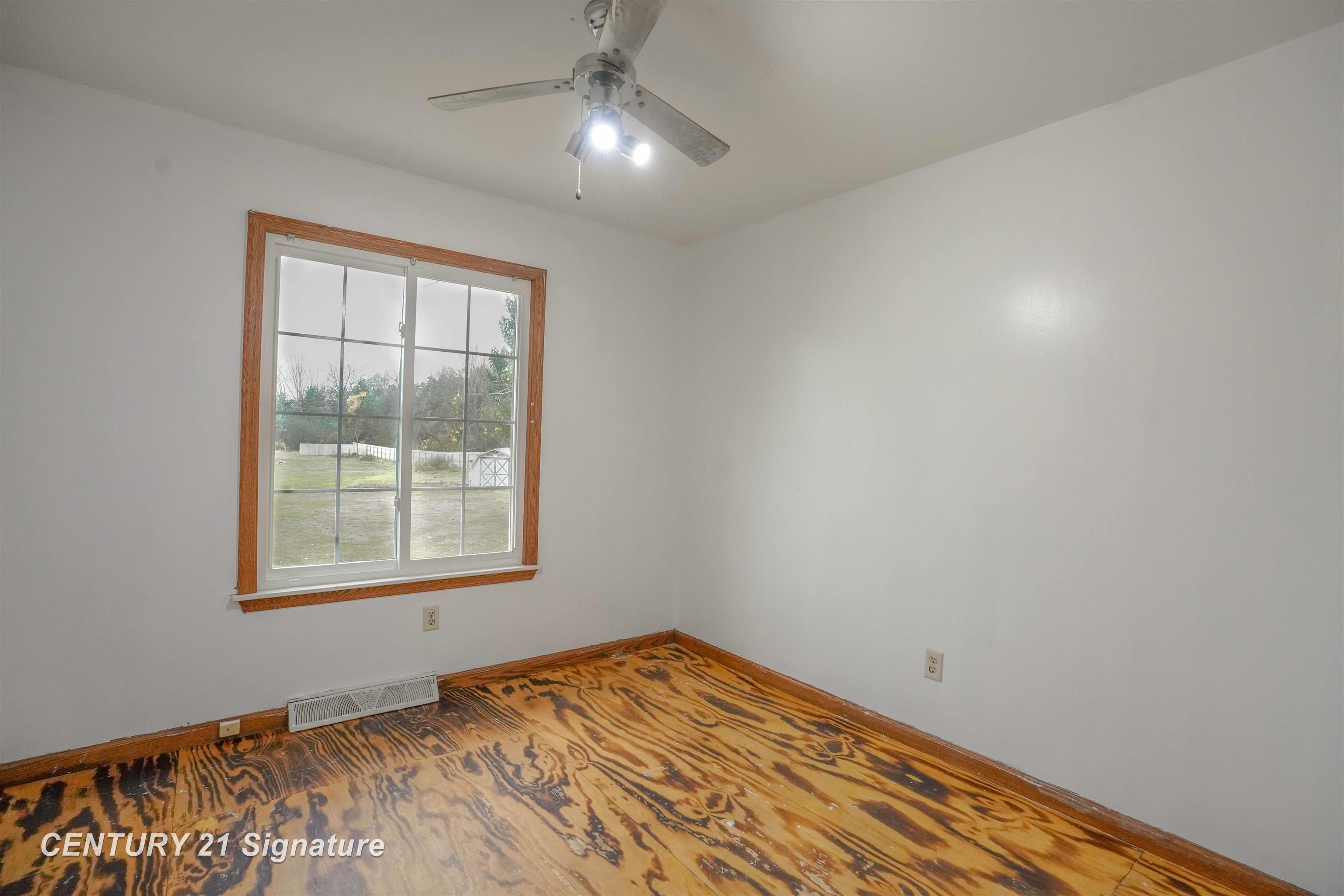 5415 Stroebel Road Saginaw, MI 48609 - Photo 15 of 31 50160565-e9a369de-2e1b-4b84-95ba-1f40e9b1561b.JPG
