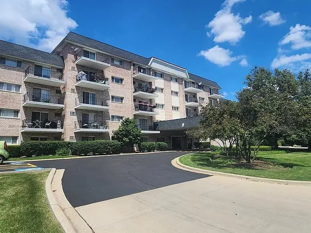$154,500 | 1000 South Lorraine Road, Unit 214, Wheaton, IL 60189