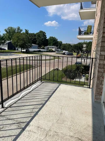 $154,500 | 1000 South Lorraine Road, Unit 214, Wheaton, IL 60189