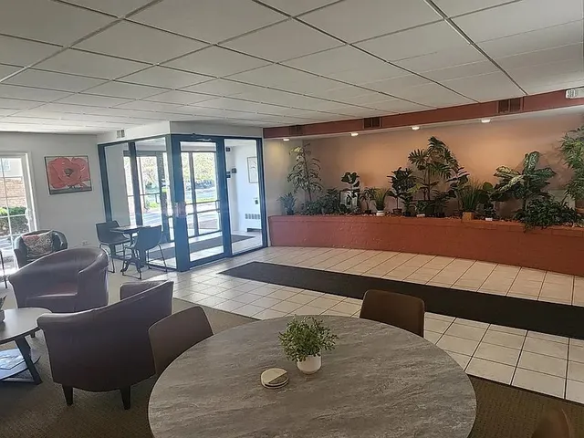 $154,500 | 1000 South Lorraine Road, Unit 214, Wheaton, IL 60189