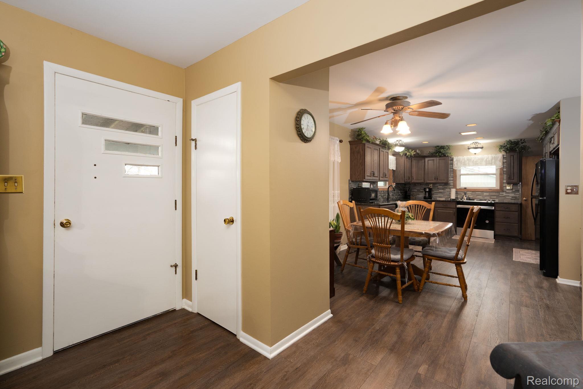 Entryway featuring dark wood finished floors and ceiling fan