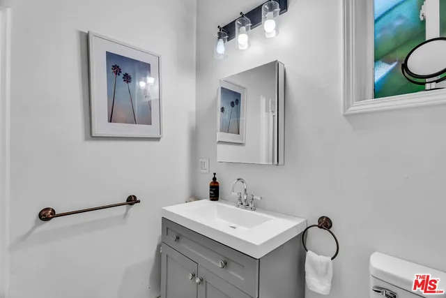 $2,995,000 | 911 South Victoria Avenue, Los Angeles, CA 90019