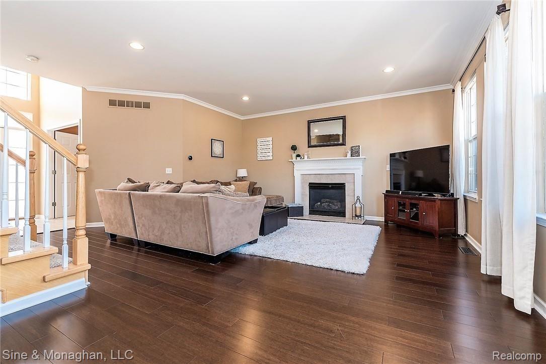 3120 Villanova Circle Rochester, MI 48307 - Photo 5 of 29 Fireplace, crown moulding, recessed lighting