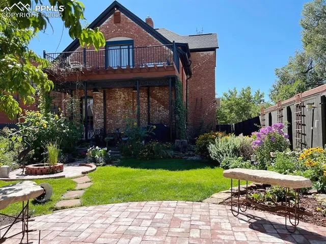 a view of a house with a yard and plants