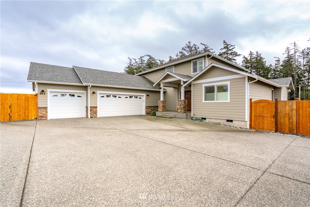 952 Lyle Ridge Circle Oak Harbor, WA 98277 - Photo 1 of 25 Gallery Image 1