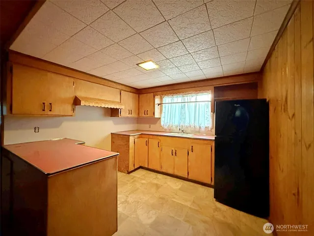 a view of livingroom with furniture