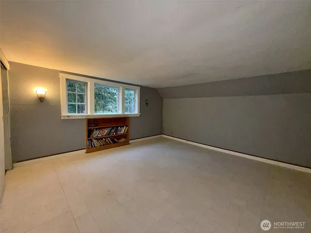 an empty room with a empty space