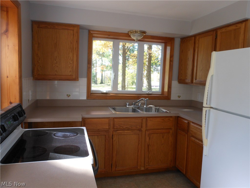 7176 Chestnut-Ridge Road Hubbard, OH 44425 - Photo 11 of 25 Kitchen w/newer cabinets & countertops.